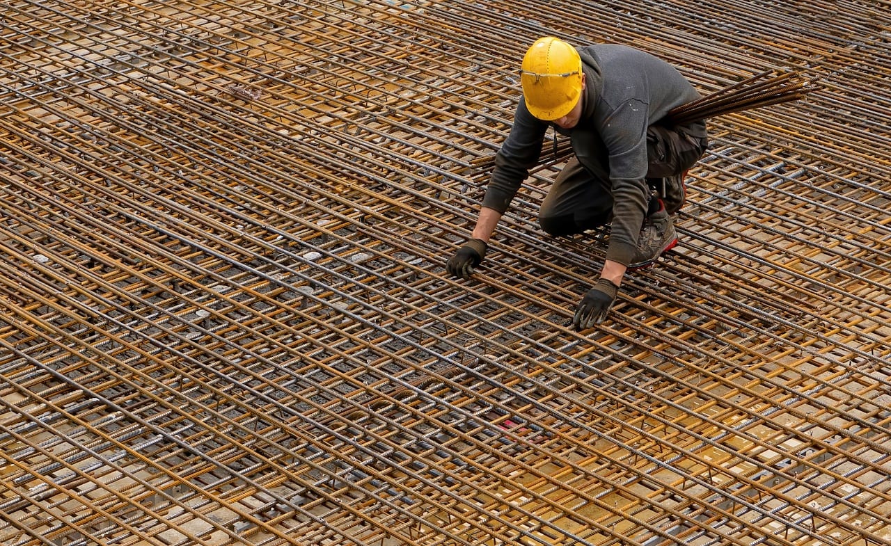 Infrastructuurproject met aanleg van wegen en civiele constructies